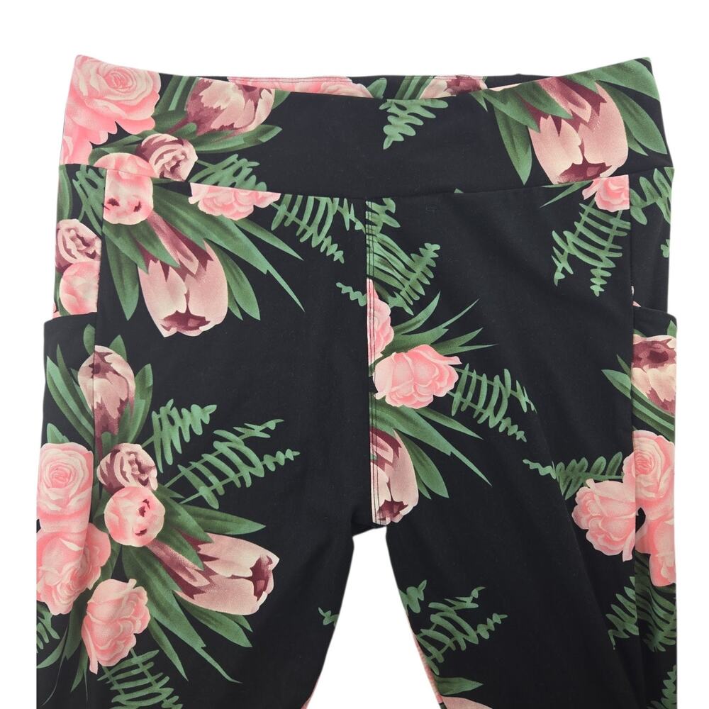 Simple Addiction | Black Leggings w/Roses & Pockets | Size Curvy (16-20) - Picture 2 of 4